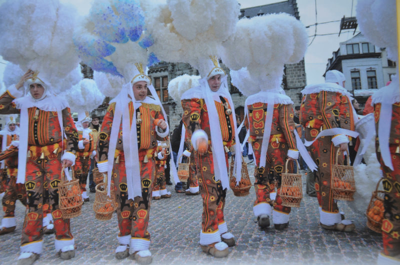 Die Charaktere von Gilles während des Karnevals in Binche. Belgien. Foto: www.empain.net. 