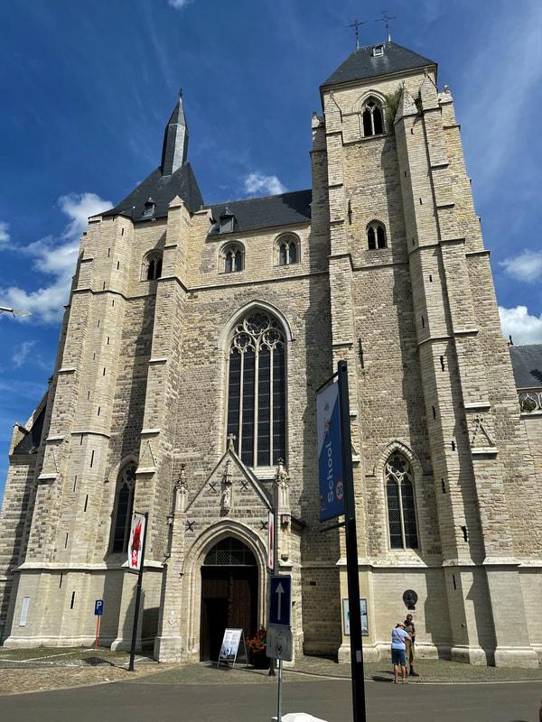 Kirche Saint Leonard in Zooutleeuw in Belgien. 