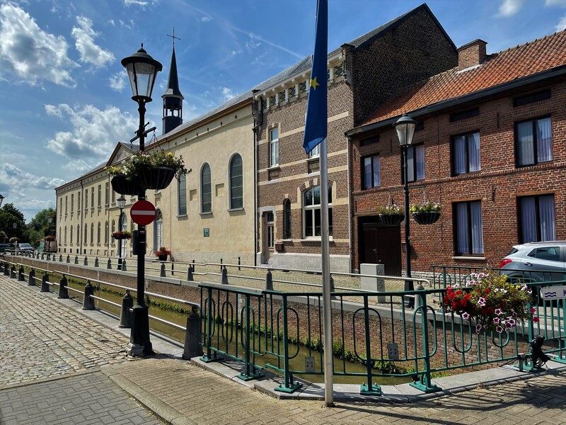 Der ehemalige Besitz der Kongregation der Barmherzigen Schwestern von St. Vinzenz von Paul. Stadt Zoutleeuw in Belgien. 