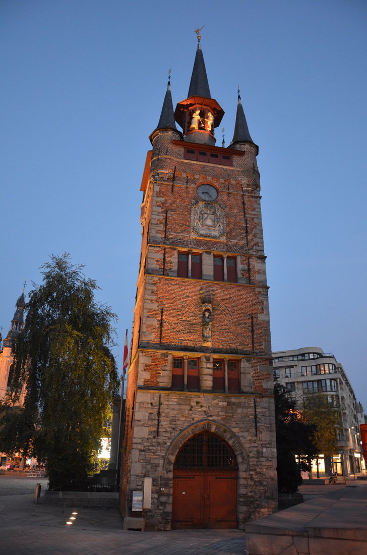 Dzwonnica w Kortrijk. Belgia.