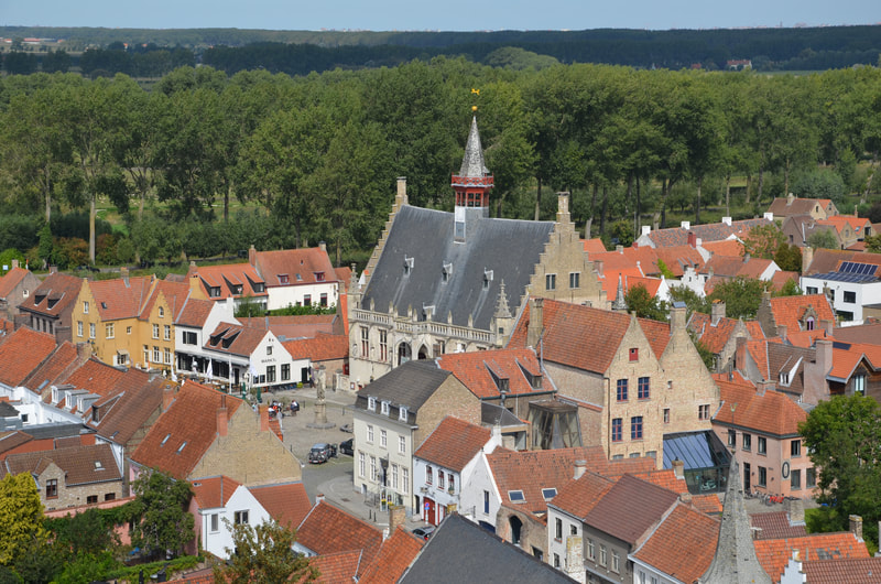 Panorama von Damme. Blick vom Turm der Kirche der Heiligen Jungfrau Maria. Belgien.