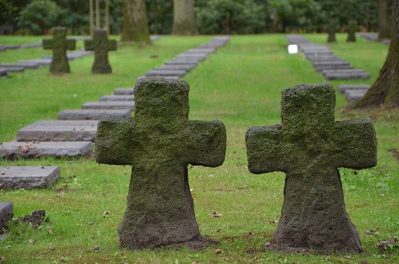 Niemiecki cmentarz
wojenny Vladslo koło Duksmuide, Belgia.