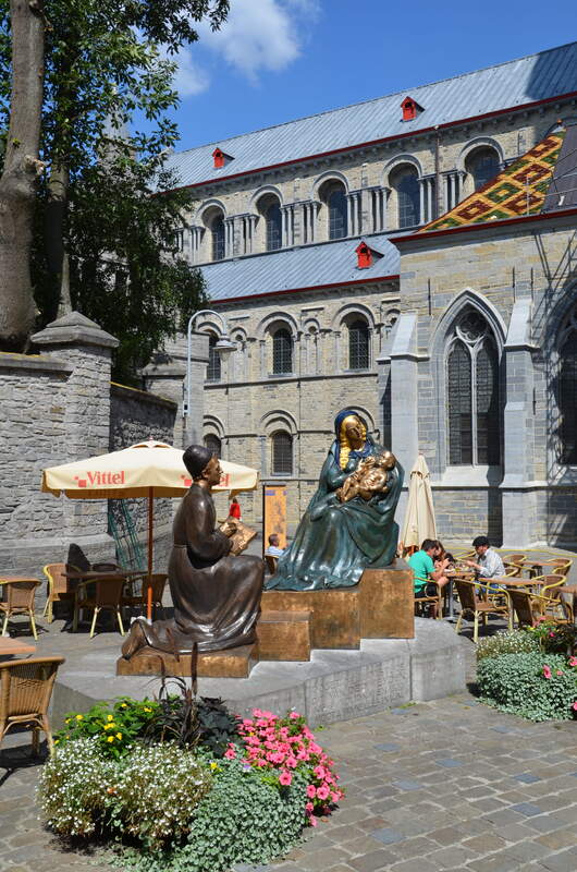 Katedra Najswietszej Marii Panny w mieście Tournai w Belgii. 